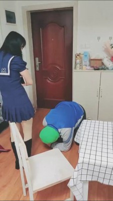 【桃子老师】坏学生圈养抖M老师 bf23111