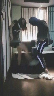 【德意】颜值高素人舔脚+踹脸 bf23067