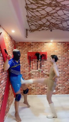 【二宝】白靴虐裆贱狗-全体重踩踏/耳光 bf23383