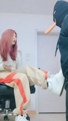 【lisa宝宝】运动女神高帮黑丝调狗 bf23483