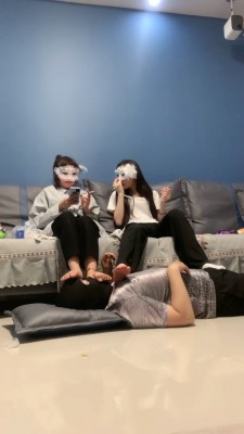 【嘟嘟S】双S学生妹白袜脚踩狗 bf23480