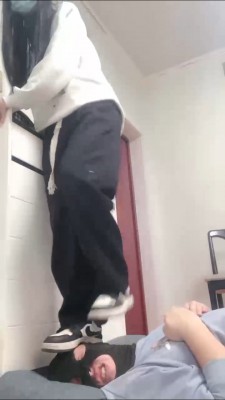 【精神小妹】3S学生主全体重踩头/跺头 bf23567