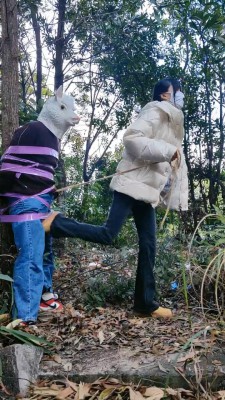 【暴力美学】户外踢踹捆绑奴舔脏鞋底 bf23714