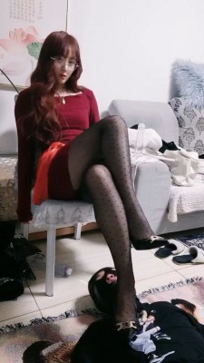 【宝儿】黑丝高跟踩头压马桶 bf23725