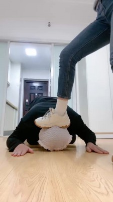 【小布丁S】小白鞋白棉袜踩踏虐打 bf23918