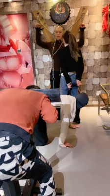 【梦涵大大】精彩!SM主题刑房混虐三狗 bf24029