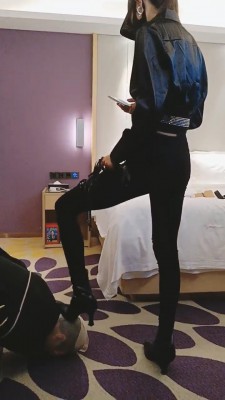 【美娜格格】欠债不还被女王虐成狗【双视角版】 bf23975