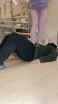 【文文】丝袜玉足全体重踩踏 bf24008