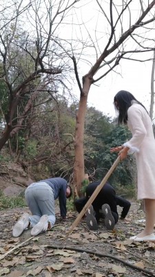 【田甜圈】户外双S虐杀偷拍狂【三视角版】 bf24057