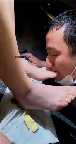 【调教视频】【Fiona】户外调教家奴喂食 bf24206