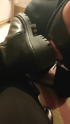 【飘飘S】长靴踩食物喂食/裸足深喉转胯 bf24278