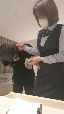 【芊兮殿下】猥琐男经理偷闻丝袜被逮住虐 bf24276