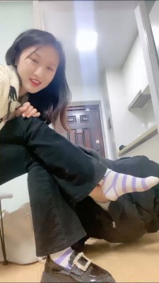 【小布丁】夜跑后原味脚羞辱/圣水/全体重踩 bf24353