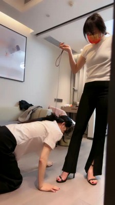 【丹祖宗】暴虐小三母狗/胸罩蒙眼/裸足虐舌 bf24447