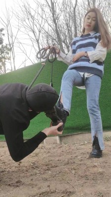 【辰辰】户外强迫狗舔超脏泥土鞋底 bf24624