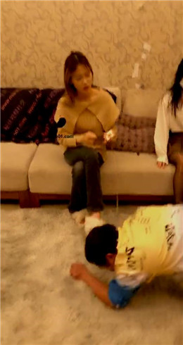 【欣欣】和闺蜜一起打牌玩家奴 JS23021906