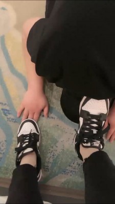 【万一】车模御姐AJ肉丝辱绿帽 bf24601