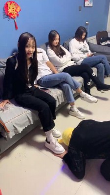 【精神小妹】多S群调-社会女青年暴打逃跑狗 bf24740