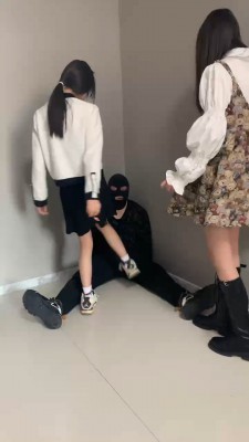 【精神小妹】双学生主重度踢踹/喝圣水/穿鞋踩踏 bf24673