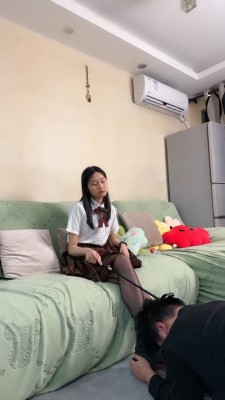 【素人星探】素人黑丝脚踩踏喂食 bf24687