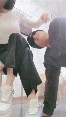 【妮蔻S】小白鞋棉袜训练老狗 bf24818