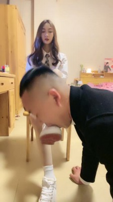 【惜沫】迷恋素人学生主的白袜白鞋裸足 bf24901