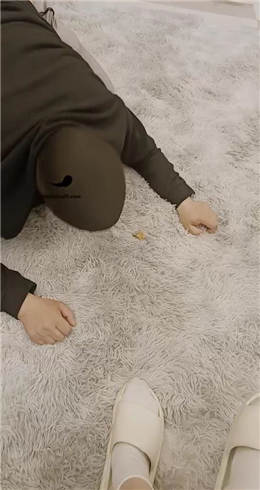 【囡囡S】吃炸鸡调教贱狗  JS23030110