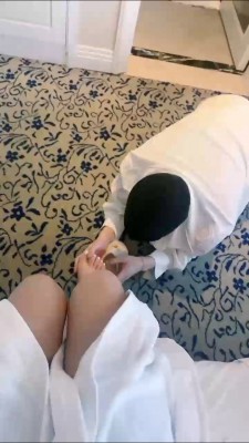 【77大人】高档酒店伺候白富美起床 bf25022