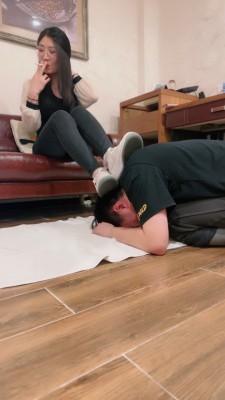 【冷凝大大】吃脚皮/裸足全体重踩踏 bf25078