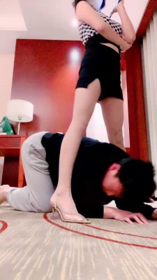 【莫妮卡S】胯下辱/丝袜勒脖窒息/吃口水/碾压狗脸 bf25237