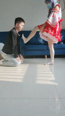 【阿喵女神】cos萝莉主踩狗/喂圣水/脚喂酸奶【双视角版】 bf25230