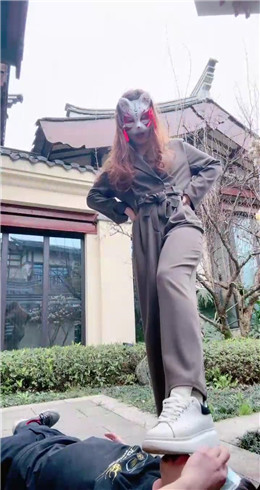 【维妮】超精彩-3女王踩踏-大桶混合圣水-提档（双视角）bf25172