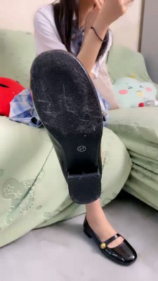 【艾莉】玩废绿帽追求者/舔脏鞋底/玫瑰塞嘴/转胯/臭脚捂脸 bf25596