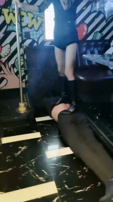 【东方女神】KTV长靴踩踏/舔长靴 bf25608