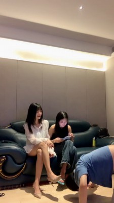 【宝爷】带素人闺蜜玩狗子/骑马全体重踩踏/转胯喂口水 bf25752