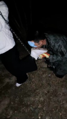 【辣姐】户外遛狗强迫舔鞋爬行【完整版】 bf25827