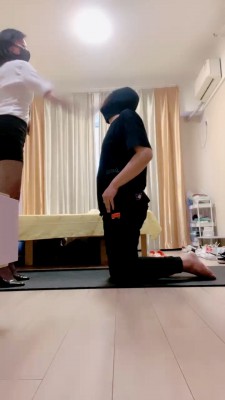 【小妮】强制灌圣水/骑马/重度耳光/黑丝高跟踩 bf25775