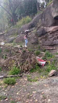 【伊晨】小白鞋女神户外狂虐跟踪狂 bf25943