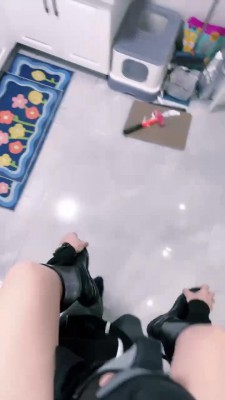 【惠子大人】骑马奴做家务/舔裸足插嘴/全体重踩背 bf25902