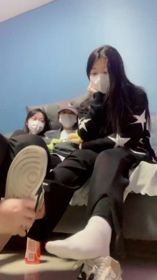 【精神小妹】6S素人学生主-原味白袜裸足气味羞辱/狂舔 bf26042