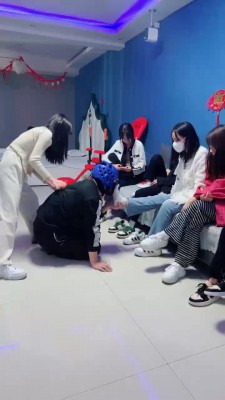 【精神小妹】多人群调-面部摧毁/暴力踢踹踩跺 bf26038