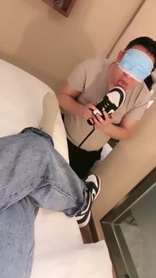 【晚晚公主】AJ小姐姐开发狗舔脏鞋底/踩背 bf26083