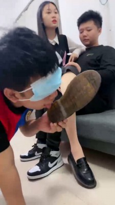 【素人星探】情侣主调绿帽第二弹-sp/踩踏/舔脏鞋底/闻鞋子臭脚 bf26019