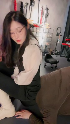 【冷凝大大】长靴御姐-鞭打/踩踏/踩狗爪/耳光狠抽 bf26070