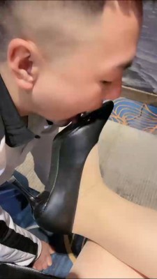 【魅儿】嘴吐喂食-高跟肉丝踩虐 bf25860