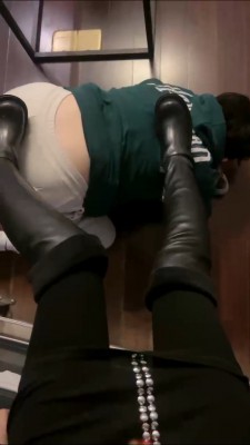 【暴躁小溪】姐妹花-骑马长靴踩/强制闻鞋舔臭脚【双视角版】bf26131