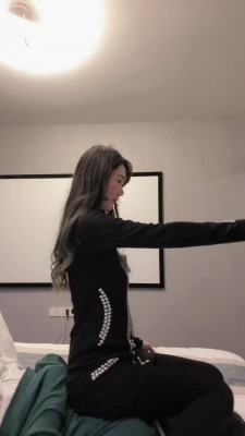 【暴躁小溪】姐妹花-坐脸+臭脚捂脸窒息【双视角版】 bf26133