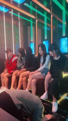 【精神小妹】5S-真实歌舞厅开发陪酒小妹-原味袜辱/骑马 bf26158