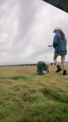 【宸宸 】户外遛狗骑马/脏靴踩狗爪-舔臭脚 bf26271