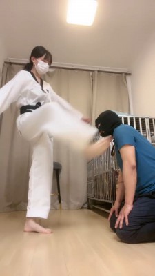 【暴力美学】跆拳道女神暴力踢踹/强制舔裸足/跪地求饶 bf26413